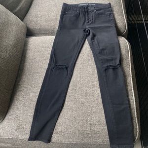 Black distressed skinny jeans